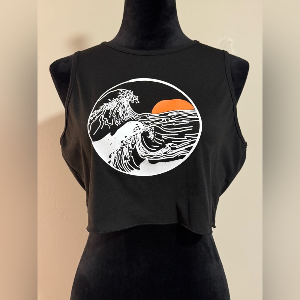 NWOT Shein EZwear Black and White Wave & Sun Graphic Cropped tank size XL